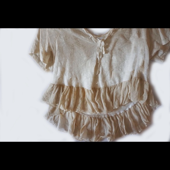 Elizabeth and James Cream Top with Ruffle Bottom - Picture 4 of 4